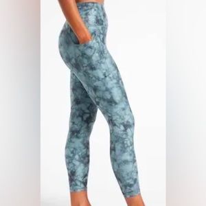 Athleta Salutation Stash Pocket II 7/8 Tight Tie Dye Green and Black